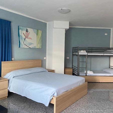 Hotel Santa Giulia Кастенедоло Экстерьер фото