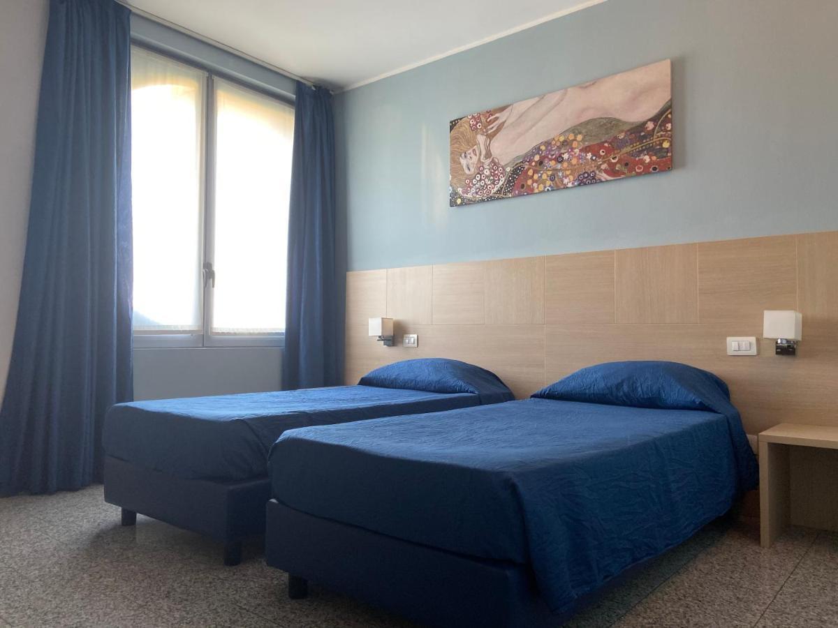 Hotel Santa Giulia Кастенедоло Экстерьер фото