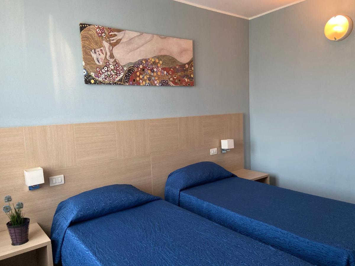 Hotel Santa Giulia Кастенедоло Экстерьер фото